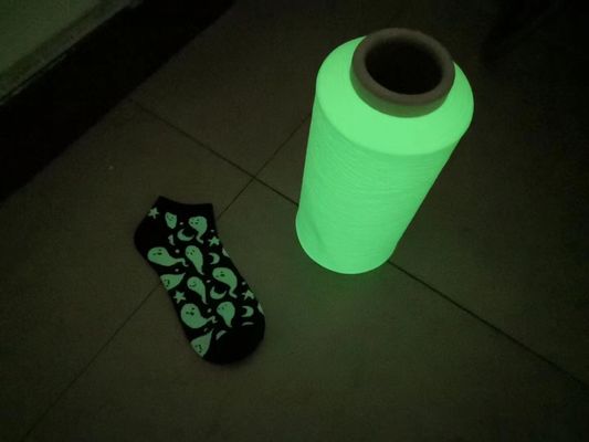 OEM 450D Glow Dark Yarn Inverno Glow Yarn 8 horas Tempo de brilho